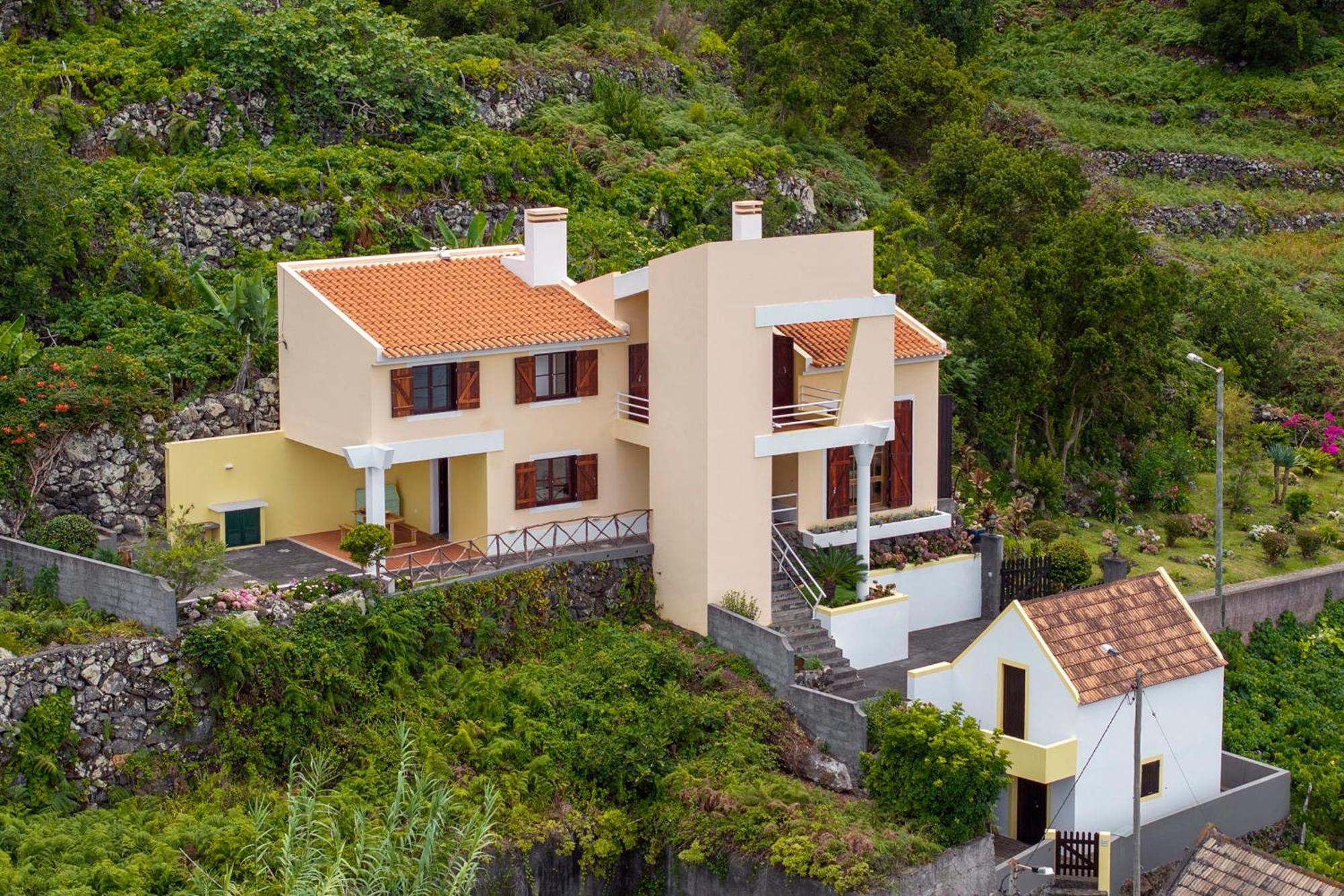 Casa Amarela Da Faja Da Areia By An Island *